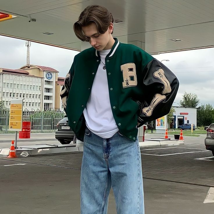 Jaket varsity dan t shirt polos 1