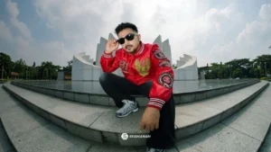 Jaket Varsiti Indonesia on Model Bandung