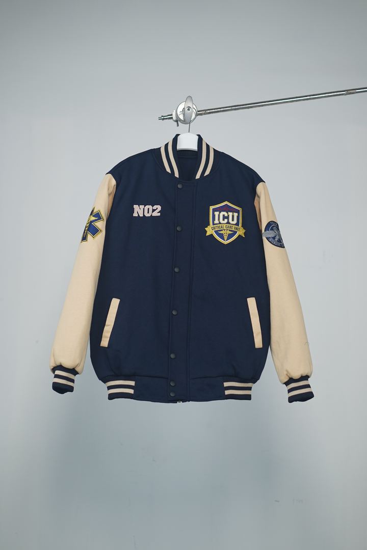 Varsity navy krem tampak depan