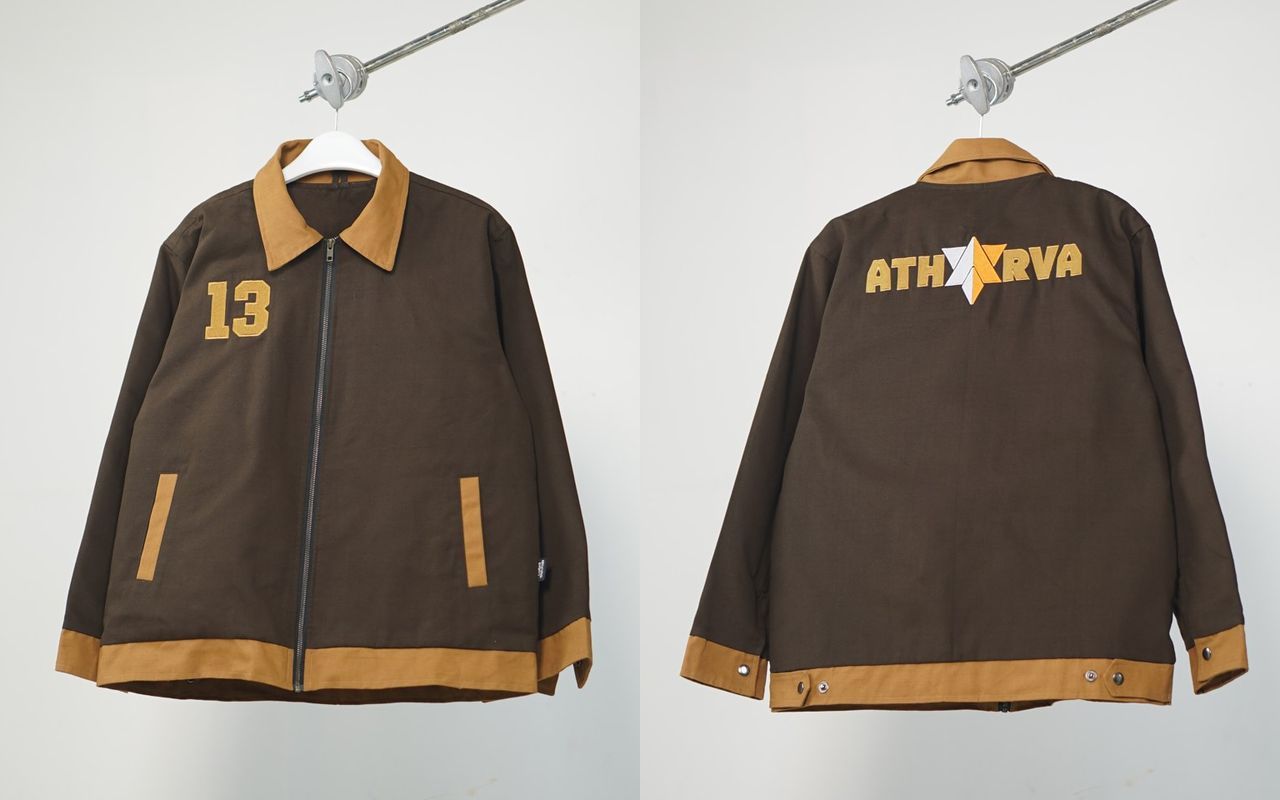 Work jacket custom warna cokelat tua dengan kerah, list kantong, dan rib bawah mustard, tampak depan dan belakang
